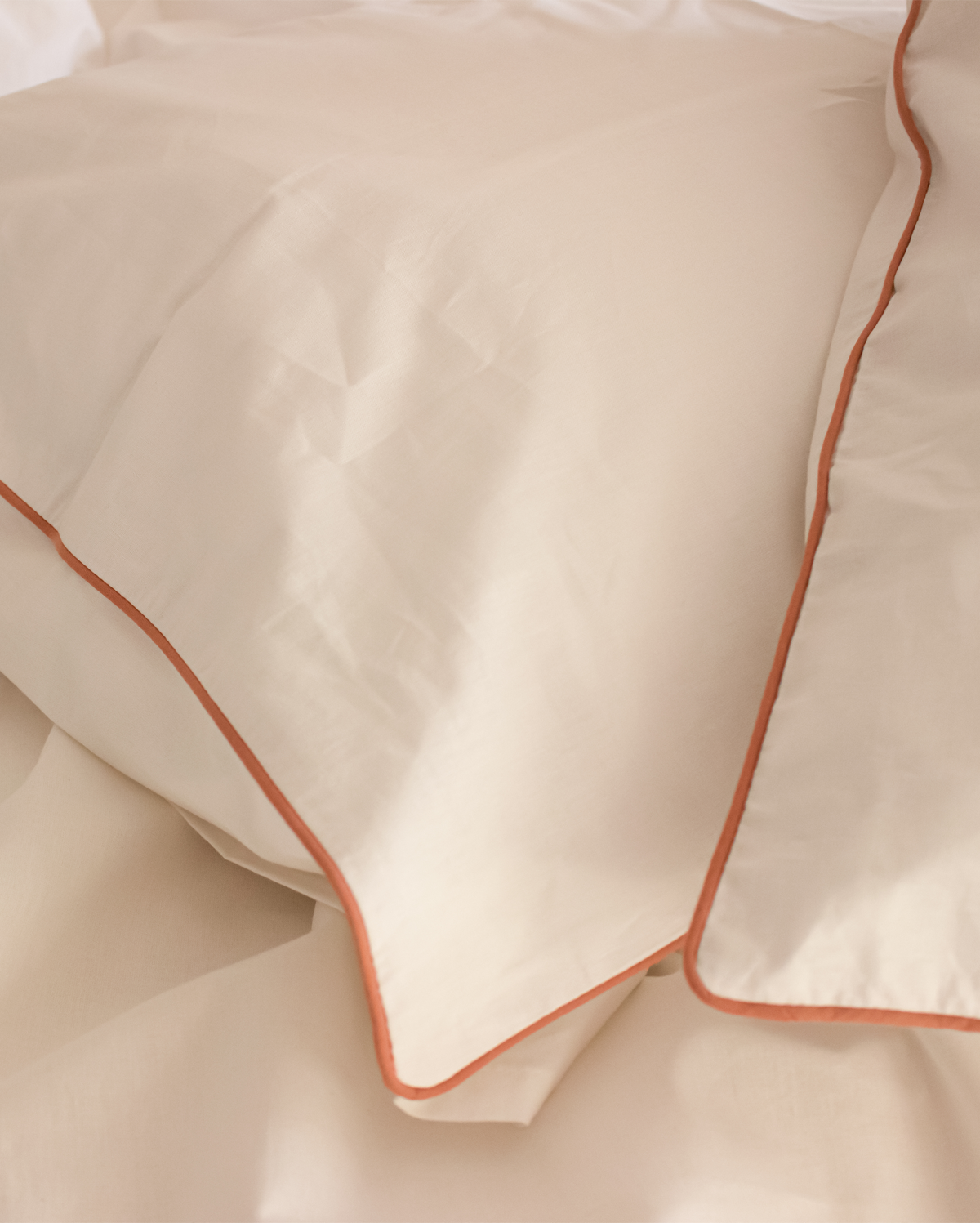 Classic Percale Pillowcase 2pcs- White with Peach Pipe Edge